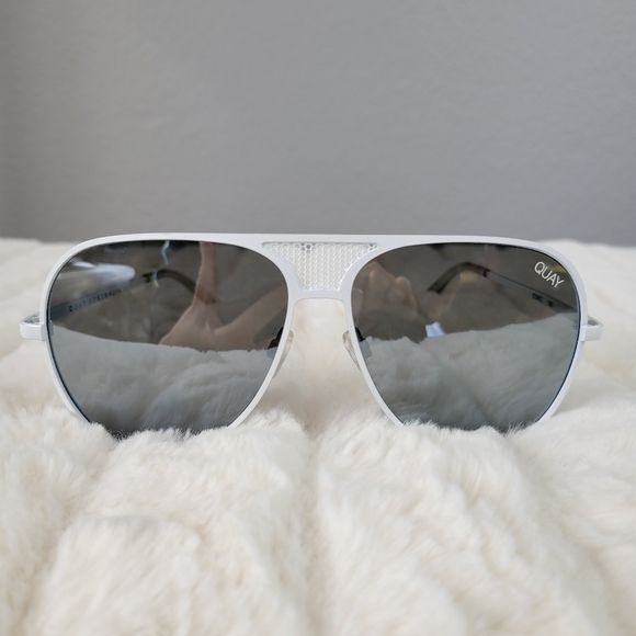 QUAY // ltd ed kylie jenner collab white glam oversized retro-chic aviators - Picture 6 of 16